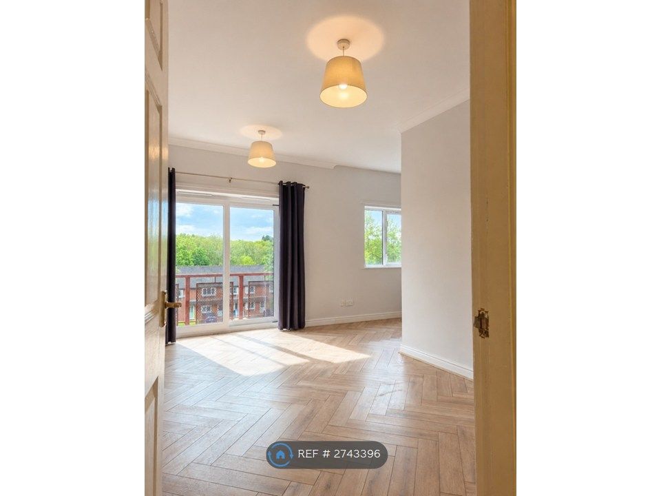 Property photo 1 of 12 Lounge