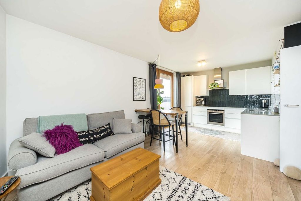 Property photo 3 of 6