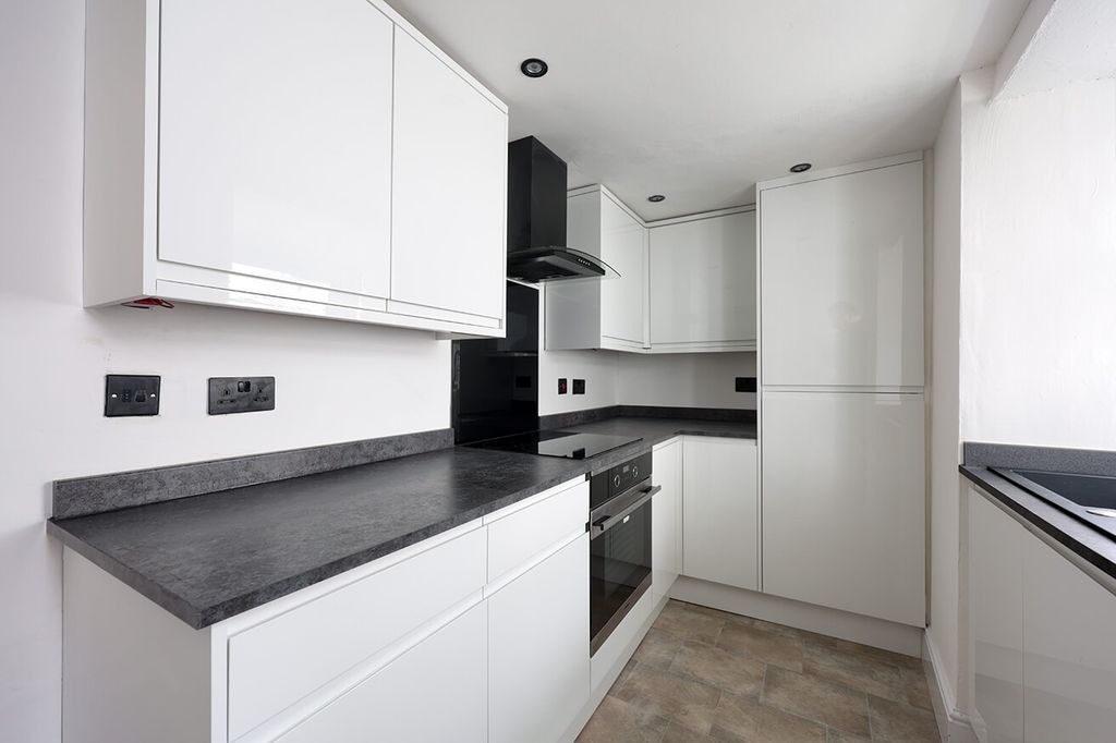 Property photo 3 of 12 46460111