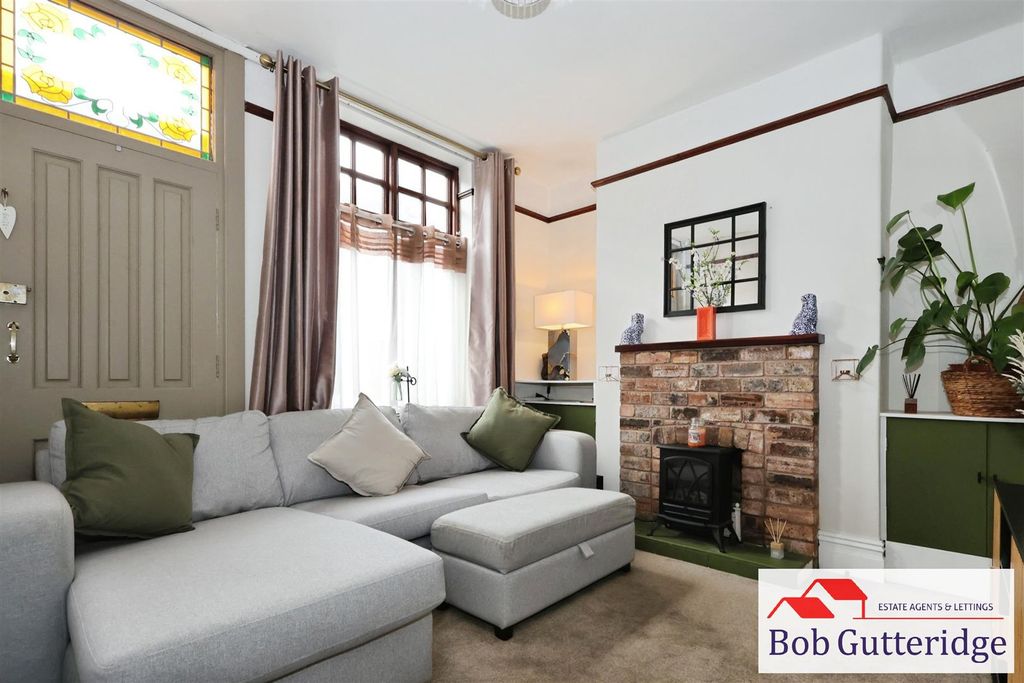 Property photo 2 of 27 Lounge