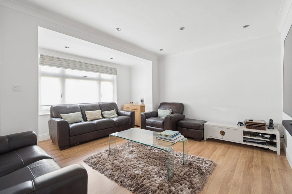 Property photo 2 of 17