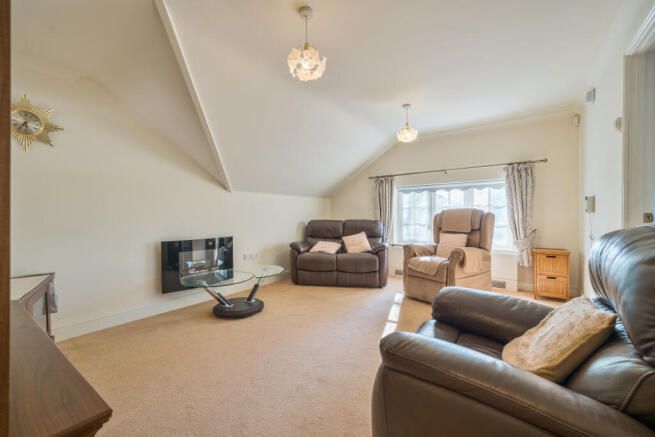 Property photo 2 of 19 Image