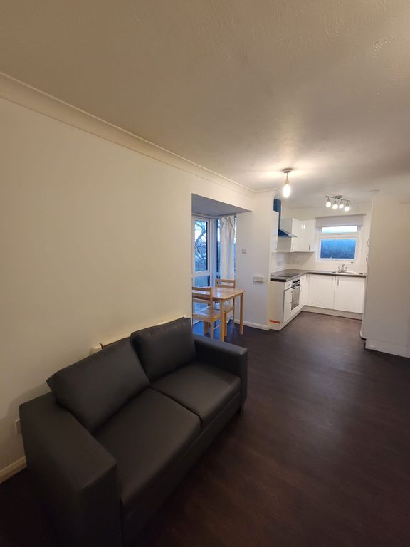 Property photo 3 of 7 Living Space