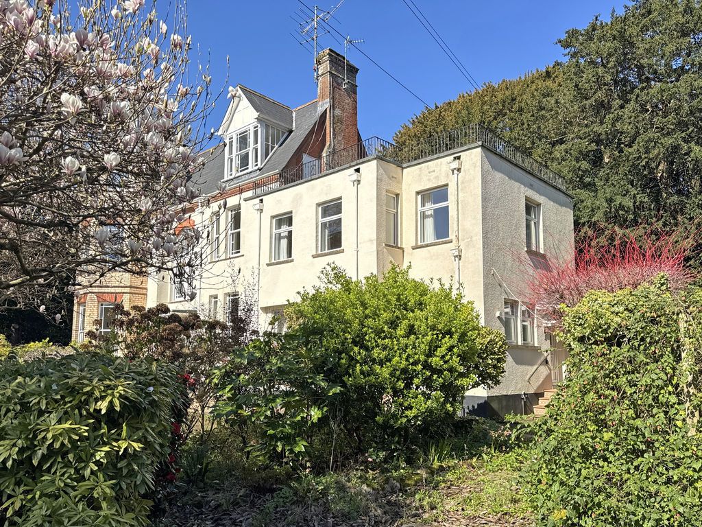 Property photo 1 of 13 Photo 7