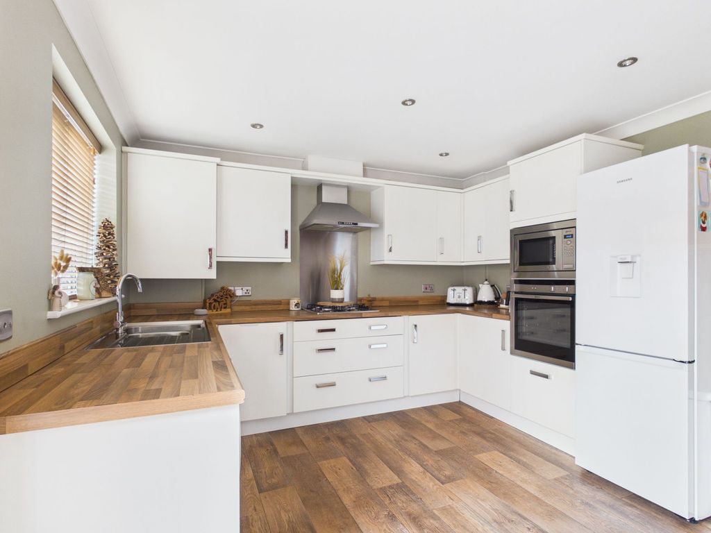 Property photo 3 of 15 Kitchen / Diner