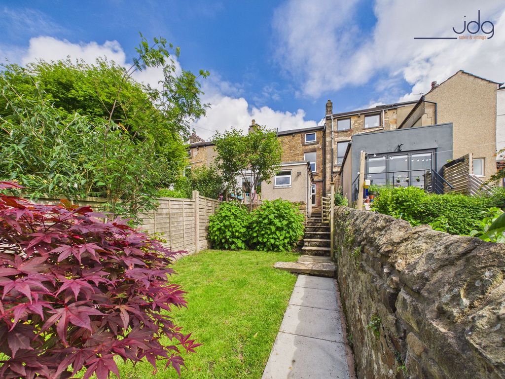 Property photo 2 of 15 Spacious Garden With Seating Areas