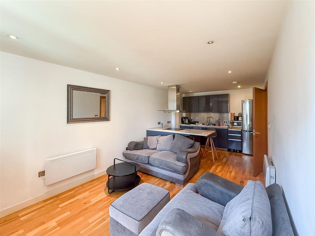 Property photo 2 of 11 Vantage-Quay-9.Jpg