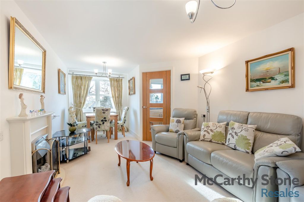 Property photo 3 of 20 8672098-Interior05.Jpg