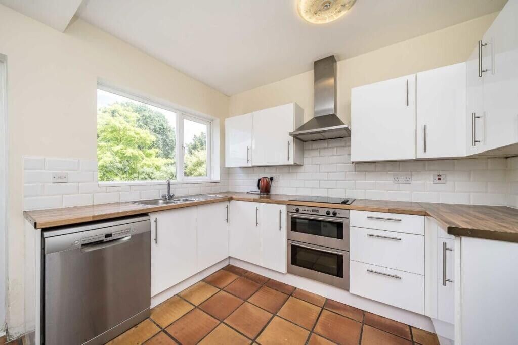 Property photo 3 of 10 597Fdacee5162B2d986E