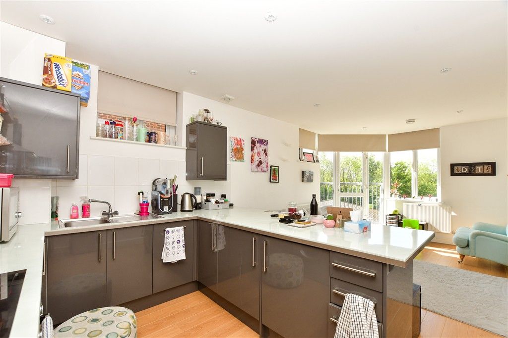 Property photo 3 of 11 Lounge/Kitchen