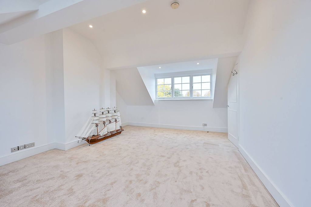 Property photo 2 of 6