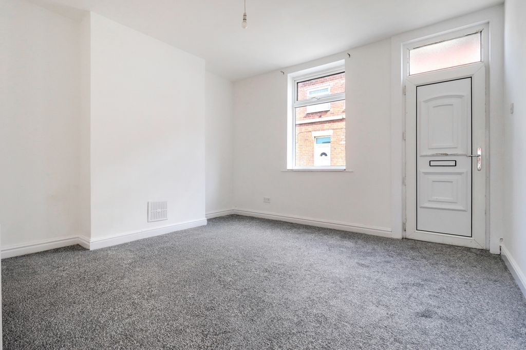 Property photo 2 of 15 2- Rob Hammond Ewemove Pontefract