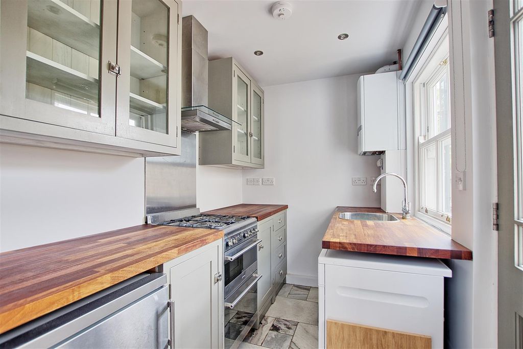 Property photo 2 of 11 Kitchen.Jpg