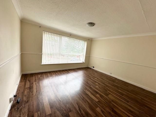 Property photo 3 of 7 Lounge