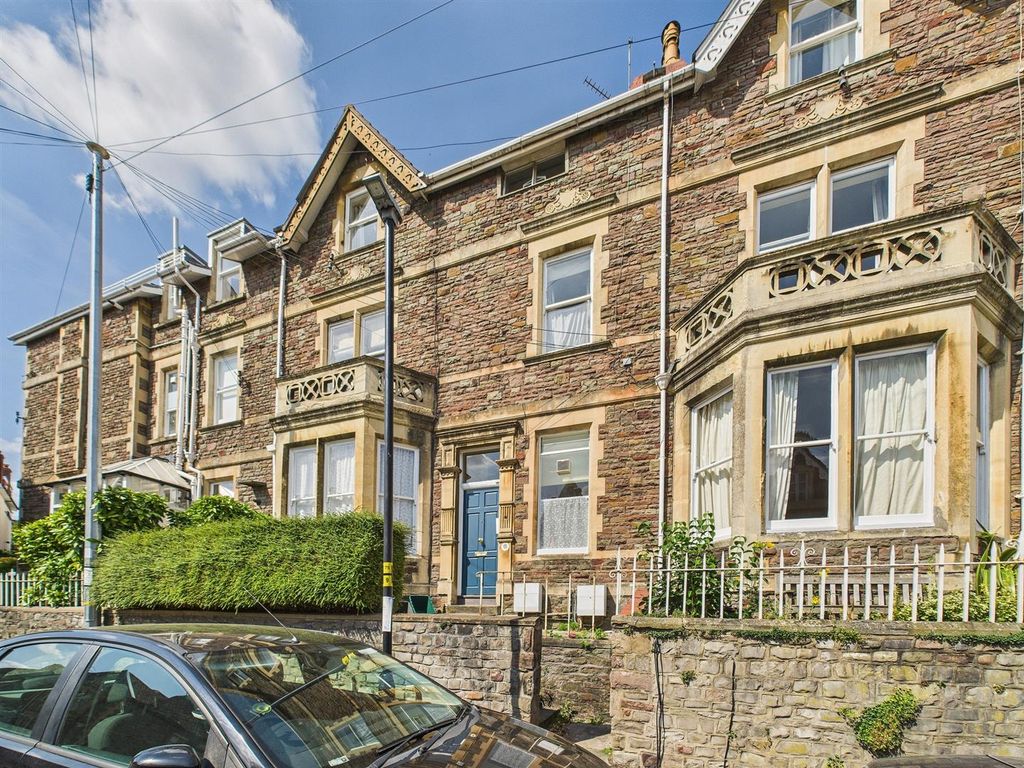 Property photo 1 of 19 1 - Manor Park Redlenad.Jpg