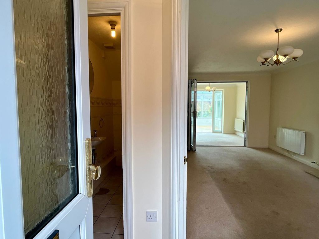 Property photo 2 of 27
