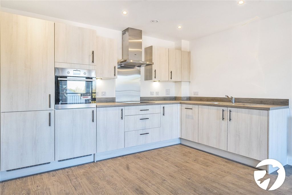 Property photo 3 of 14 Kitchen