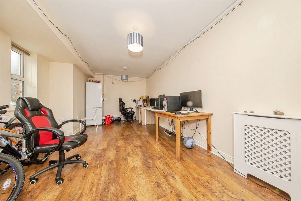 Property photo 2 of 18