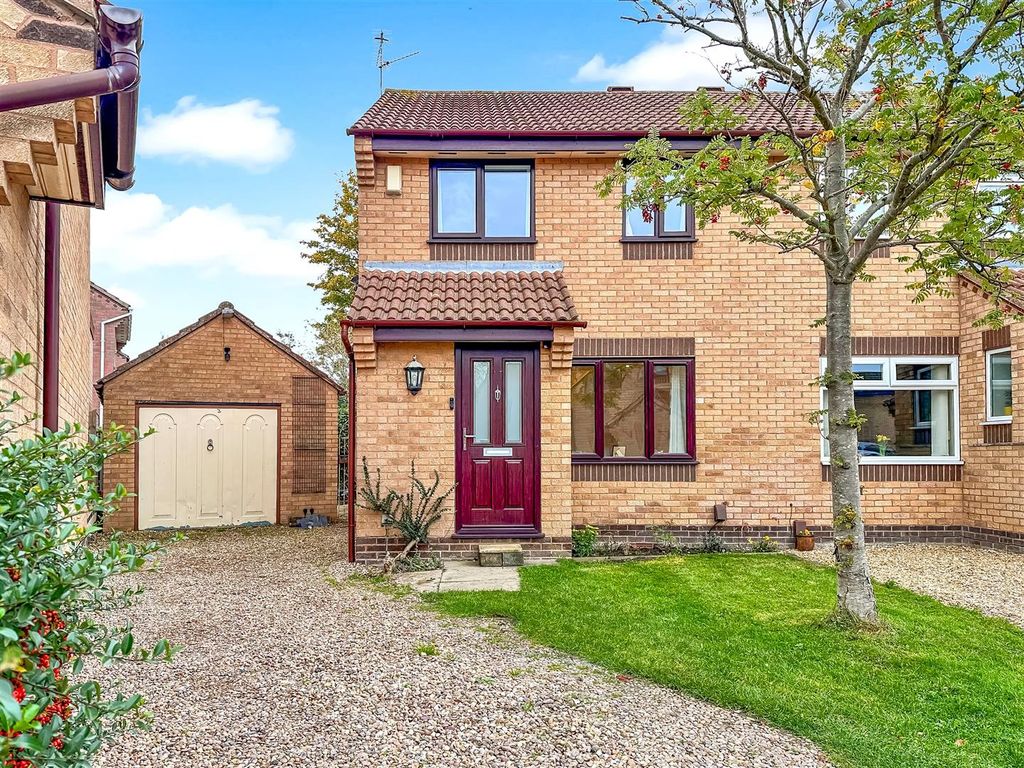 Property photo 1 of 17 Front Aspect 399