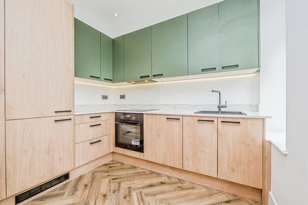 Property photo 3 of 24