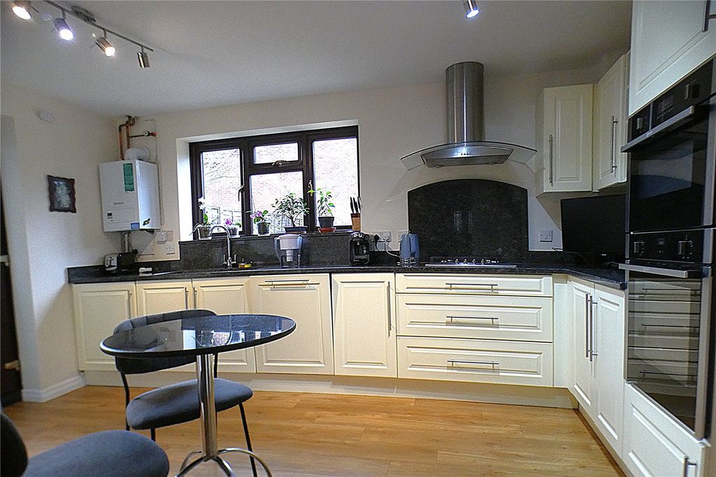 Property photo 3 of 23 Picture No. 17