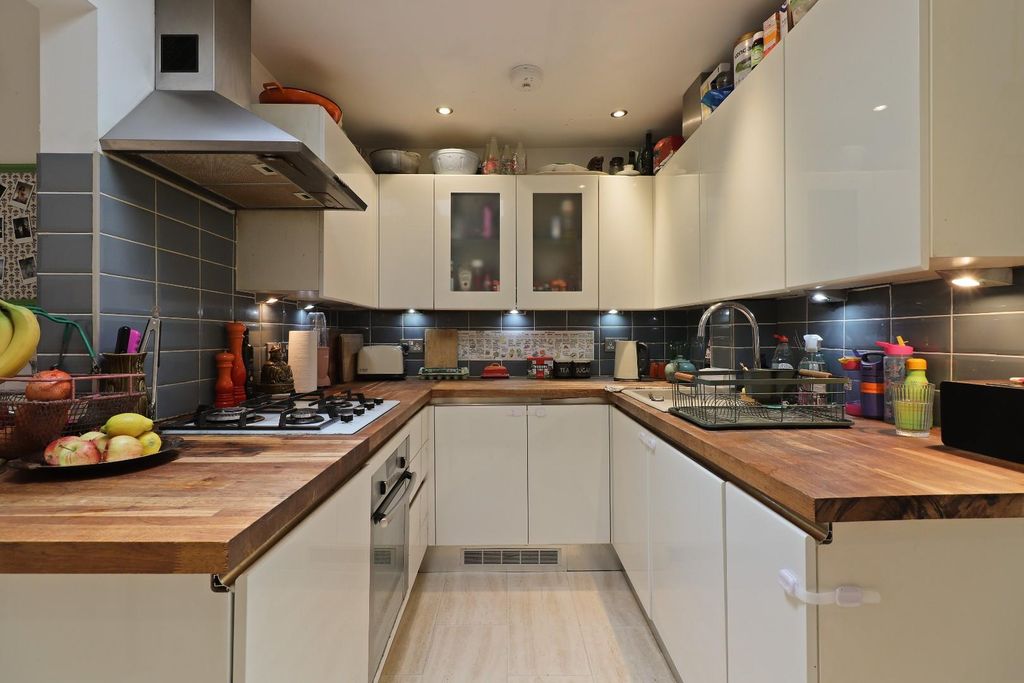Property photo 3 of 26 Kitchen