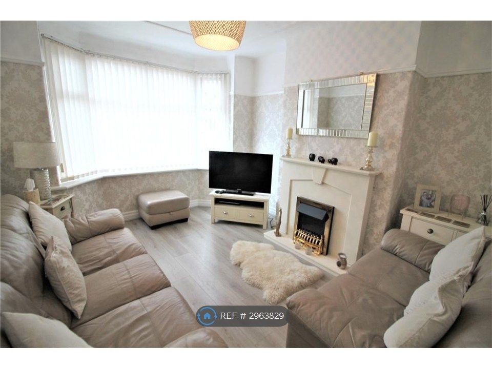 Property photo 1 of 10 Living Room
