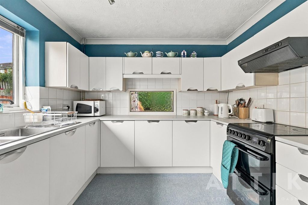 Property photo 3 of 45 Dukes_Drive_024.Jpg
