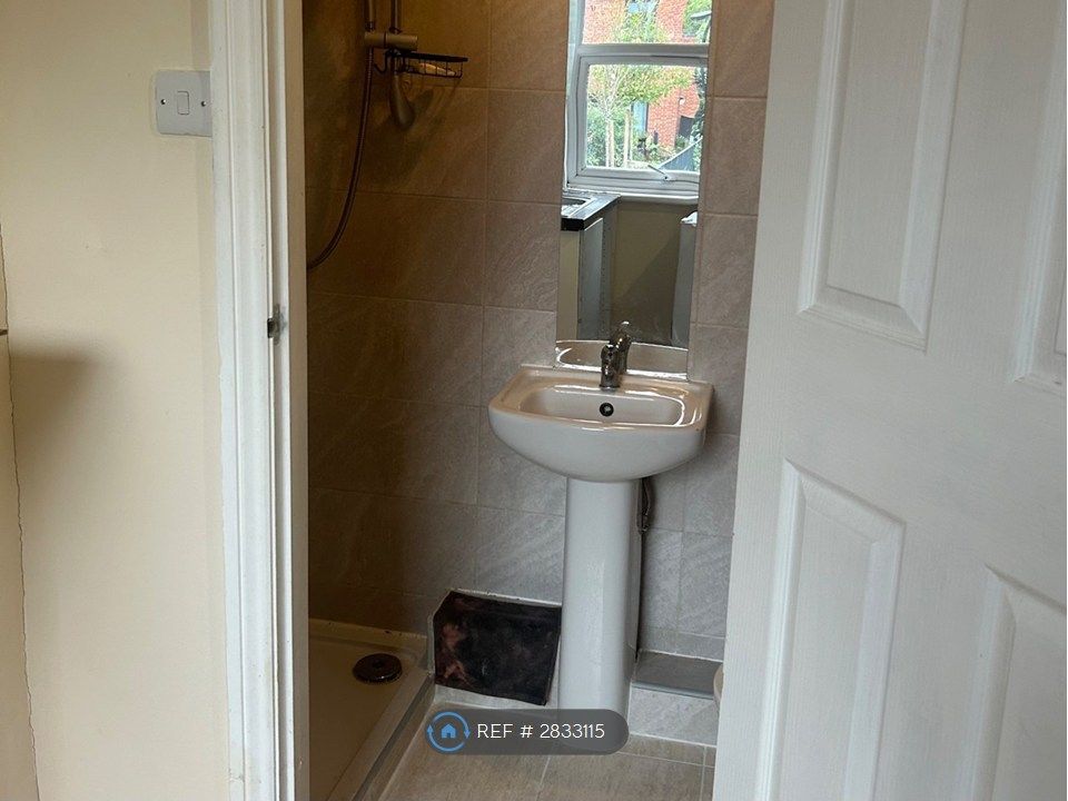 Property photo 3 of 5 Ensuite Bathroom