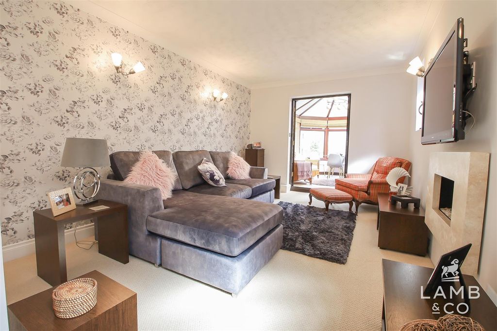 Property photo 2 of 27