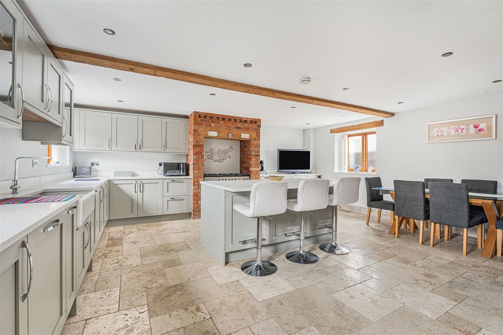 Property photo 2 of 29 15_70588.Jpg