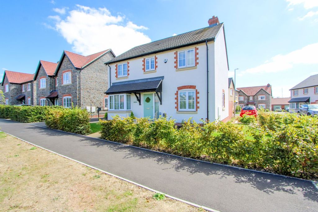 Property photo 1 of 32