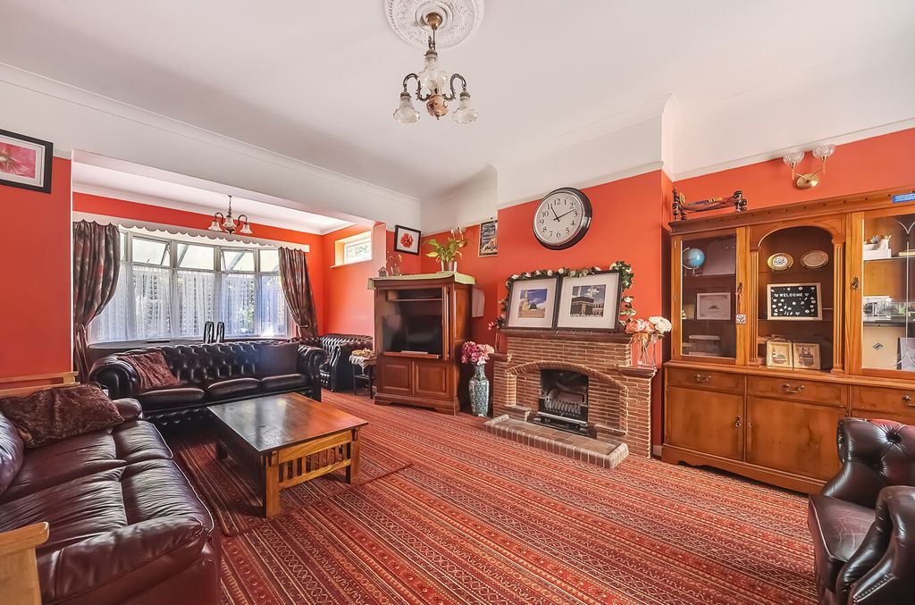 Property photo 2 of 12 1320144-1-686Eb12...