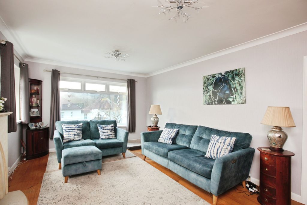 Property photo 3 of 16 Living Room