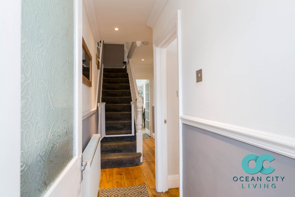 Property photo 2 of 23 Hallway