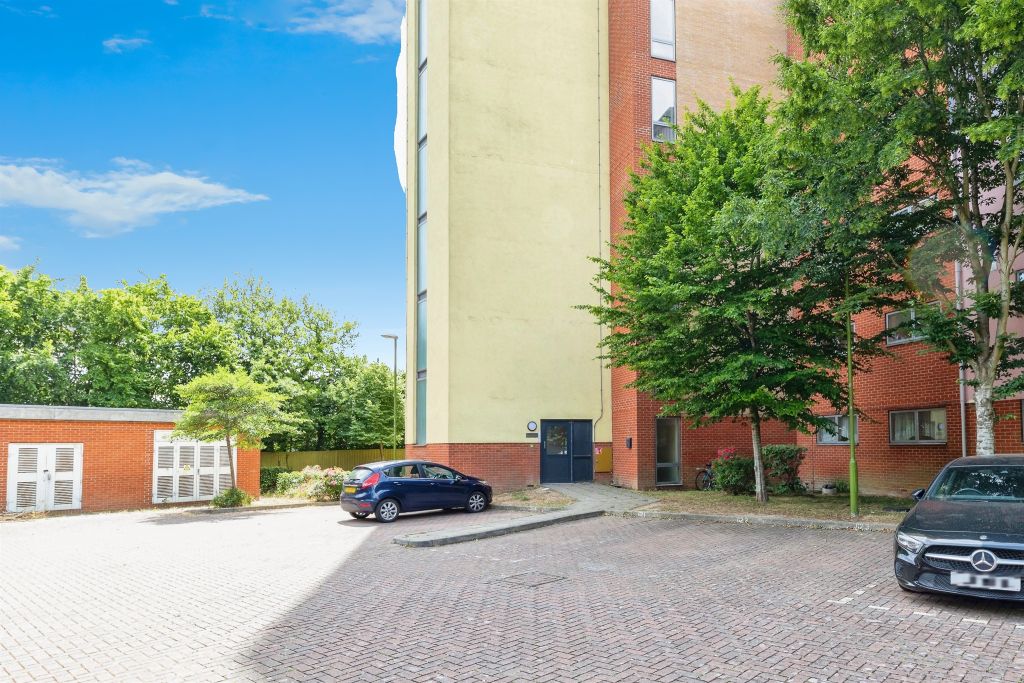 Property photo 2 of 17