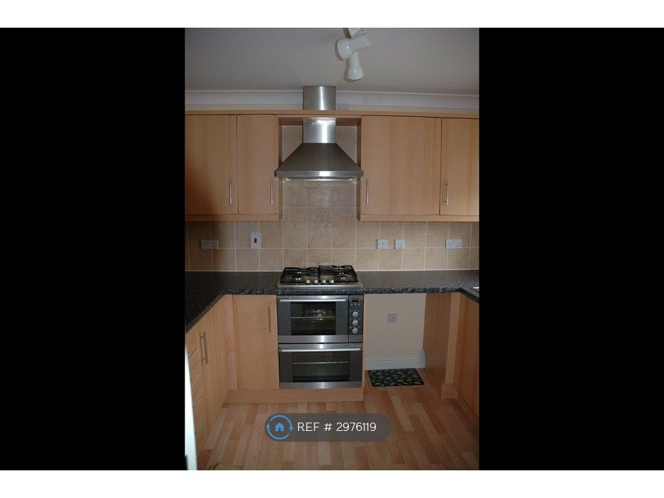 Property photo 3 of 13 Kitchen