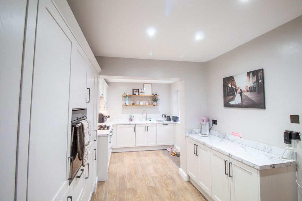 Property photo 3 of 13 Kitchen