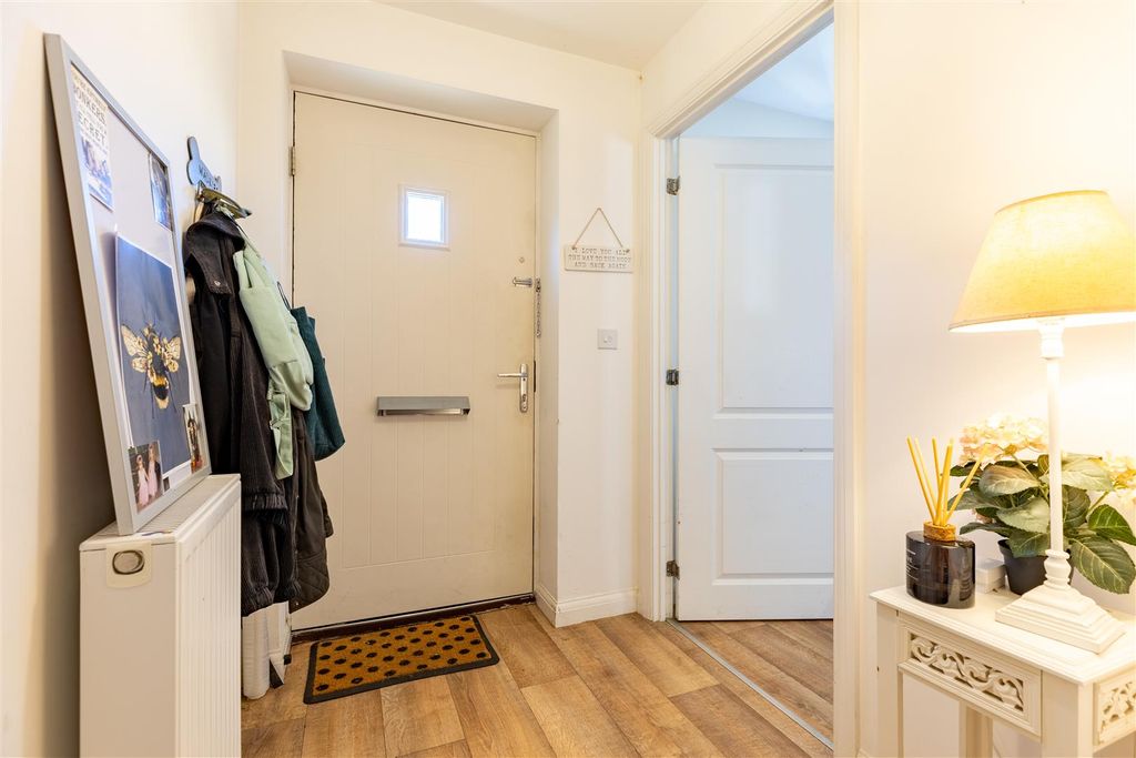 Property photo 2 of 17 10 Clappen Close (8).Jpg