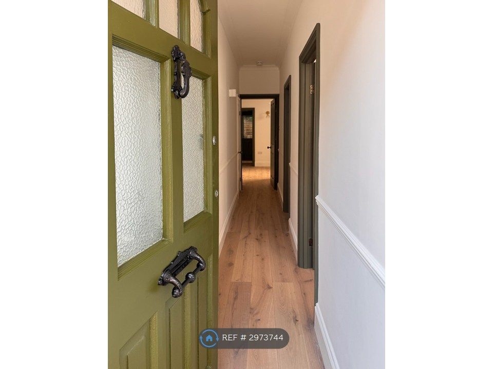 Property photo 3 of 9 Hallway