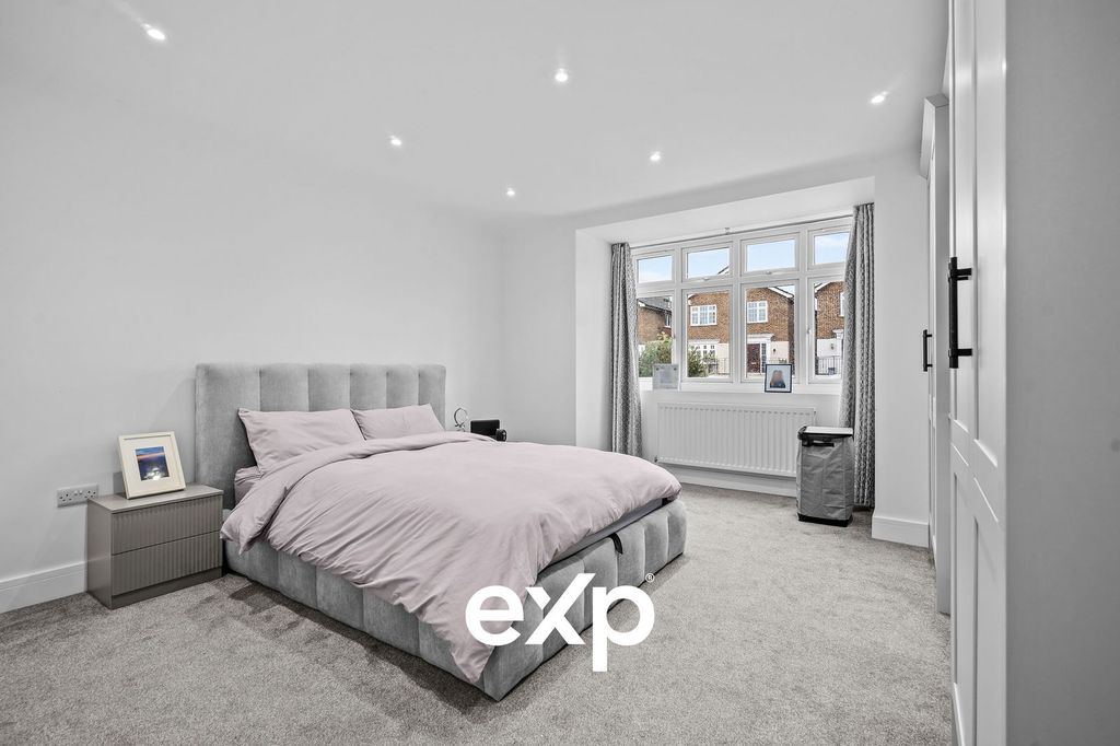 Property photo 3 of 33