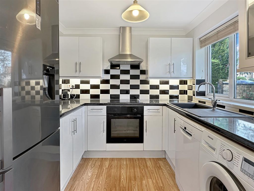 Property photo 3 of 16 Img (9).Jpg