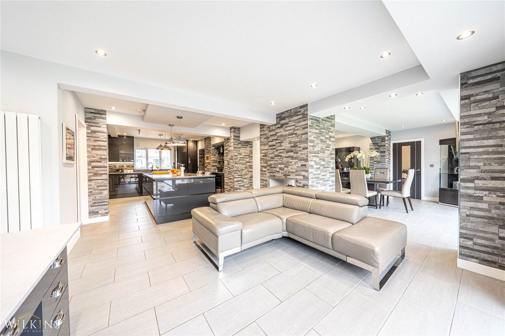 Property photo 2 of 53 Picture No. 13