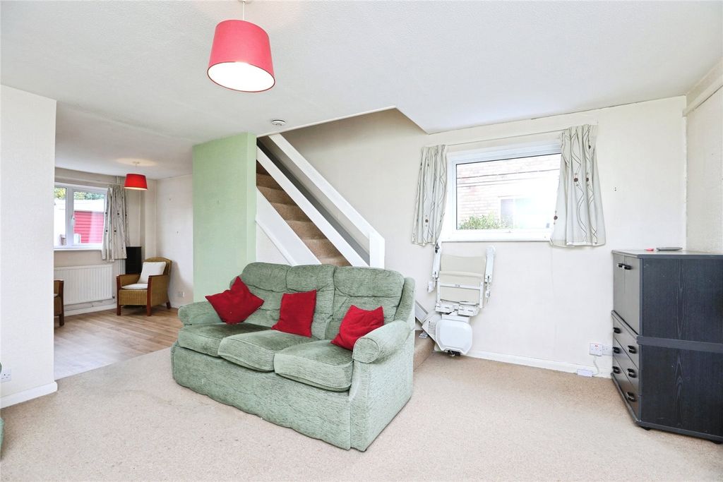 Property photo 3 of 12 Lounge