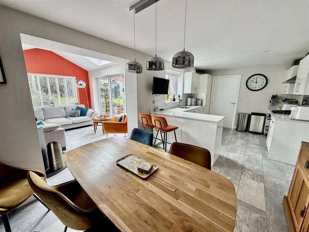 Property photo 2 of 23 Kitchen Diner