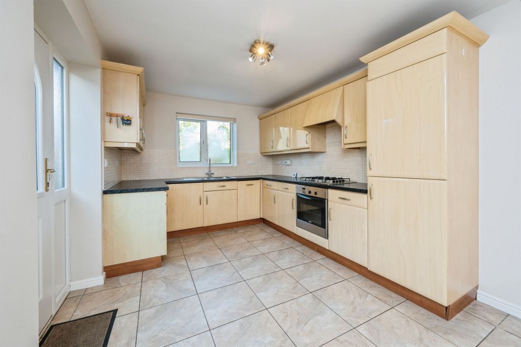 Property photo 3 of 21 Kitchen Diner: