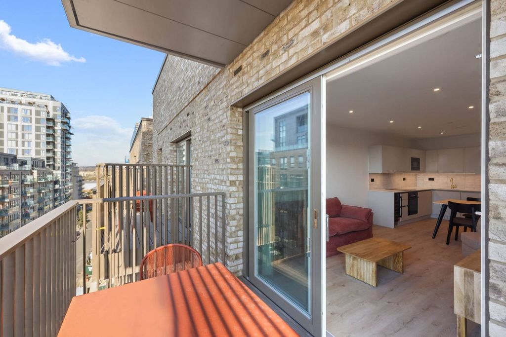 Property photo 3 of 33