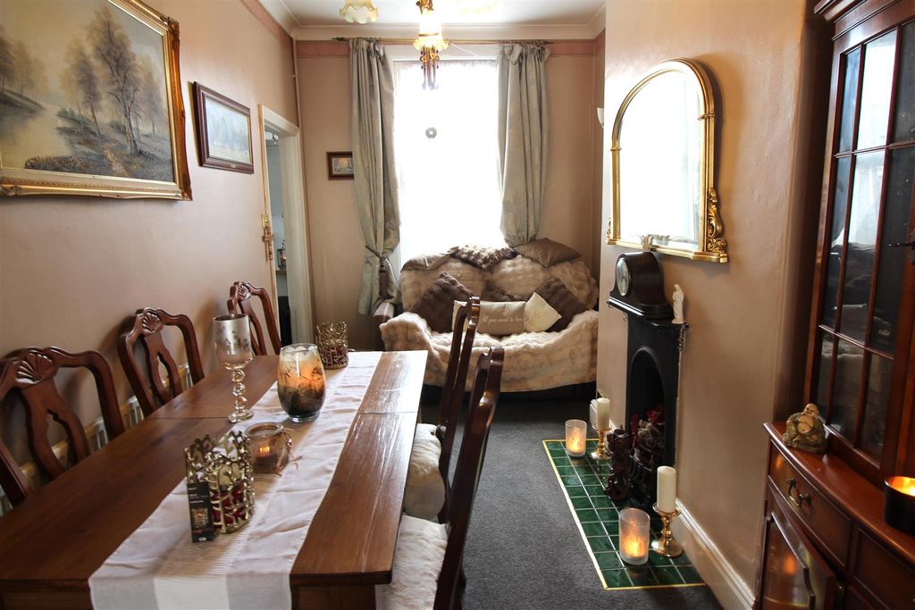 Property photo 3 of 16 Dining Room