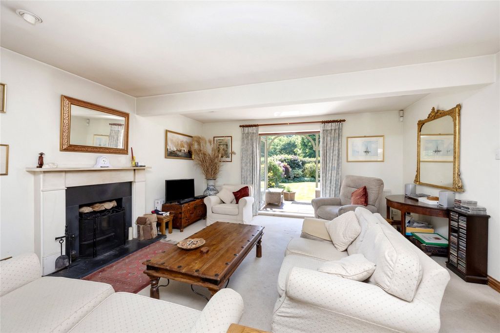 Property photo 2 of 16 Sitting Room