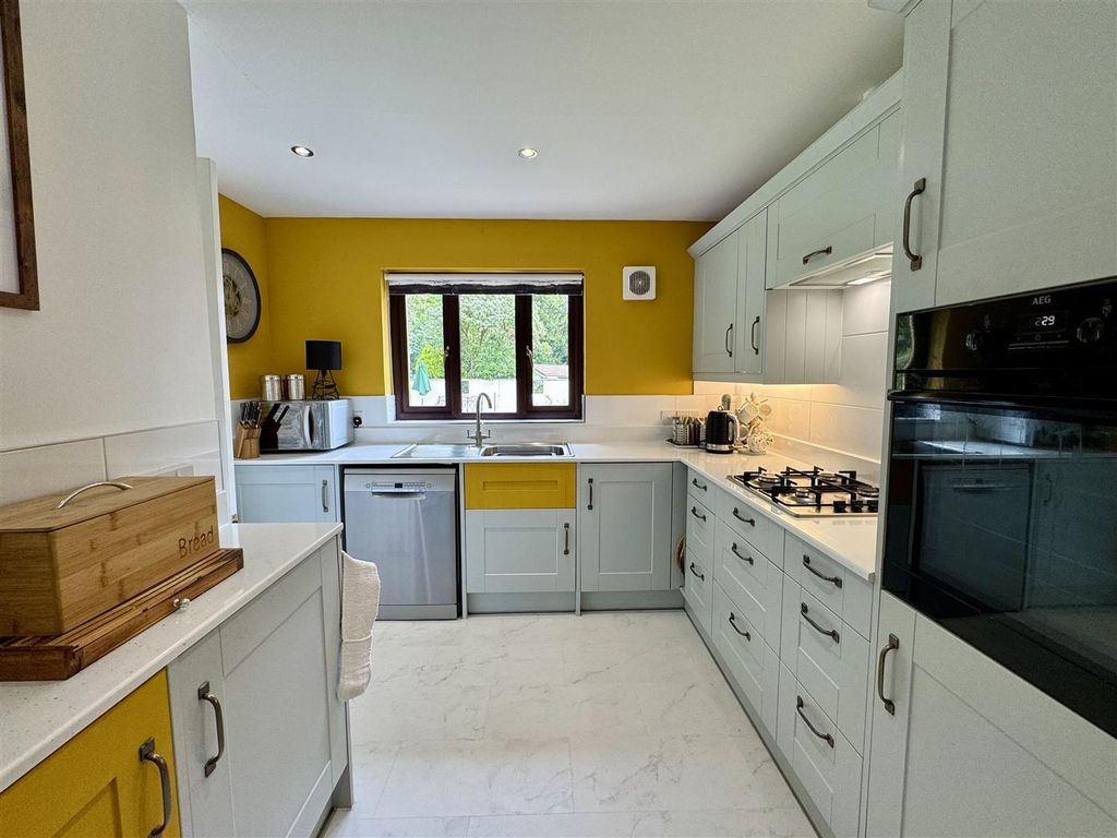 Property photo 2 of 27 Kitchen